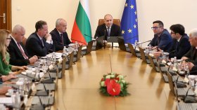 Бюджетът влиза в МС и НС - дефицит от 5,7% и свиване на разходите за администрация