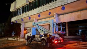 Огнеборци гасиха пожар на покрива на Община Троян