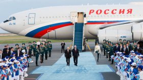 Церемония с високи почести: Путин пристигна в Казахстан (СНИМКИ)