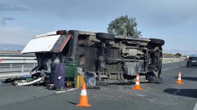 Обърнат бус блокира движението по АМ "Тракия" в посока Бургас