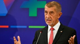 Правителството на Бабиш оцеля при вота на недоверие в Чехия