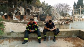 Огненият ад в Хърватия взе първа жертва, пожарът край Омиш отново се разгоря