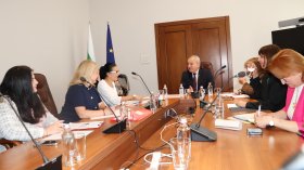 Донев: Темата за майчинството изисква дългосрочни решения
