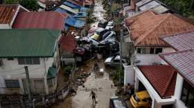 Тайфун опустоши Филипините, оцелелите ги очаква тежко възстановяване (СНИМКИ)