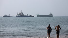 Иран заплашва с нова зона край Ормузкия проток, САЩ отвръщат с удари по петролни танкери