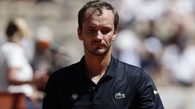 Медведев отпадна на старта на "Ролан Гарос", 17-годишен отвя шампион при дебюта си