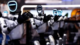 Роботи излязоха на протест срещу AI във Варшава (+ВИДЕО)