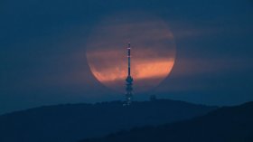 Уникална "Ягодова луна" - следващата такава ще видим през 2043 г. (СНИМКИ)