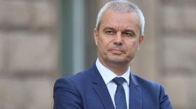 Костадинов: Радев е атакуван от плажовете на своите депутати