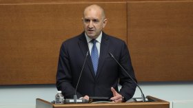 Радев: Още в понеделник внасяме законопроекти за галопиращите цени
