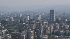 Столичани за задушливата миризма в София: "Затваряме прозорците и чакаме да отмине"