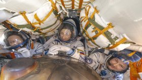 Американо-руски екипаж се завърна на Земята след 241 дни в Космоса
