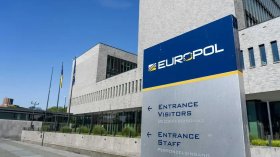 Европол разби онлайн мрежи на насилници, упоявали и изнасилвали жени