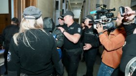 Васил Михайлов скри лицето си, но не успя да се "скрие" от правосъдието