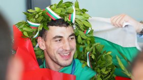 Златен триумф за Семен Новиков - българинът е световен шампион в борбата