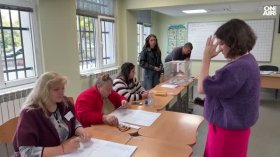 Отстраниха зам.-председател на СИК, нападнаха полицай пред секция (ВИДЕО)