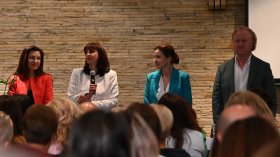 Ефремова към социалните работници: Няма да допусна съкращения на хора на първа линия