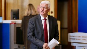 Стоянов: България не е мишена, самолетите кацат в "Безмер" следващата седмица