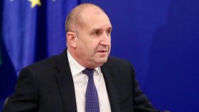 Радев потупа МВР по рамото за разкритата лаборатория за фентанил