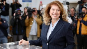 Илияна Йотова упражни правото си на глас (СНИМКИ)