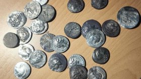 Митничари задържаха 71 старинни монети, скрити в мъжки чорап