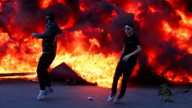 Протестите на младите заливат Европа, в Албания избухнаха размирици