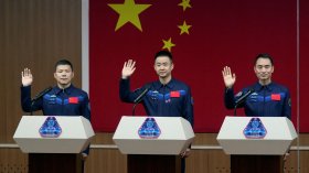 Китайските астронавти се завръщат на Земята след аварията в Космоса