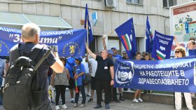 Медици настояват за по-високи заплати: "При нас е отвратително, взех 690 евро"