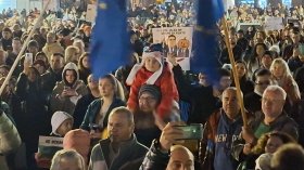 Стотици хиляди българи в десетки градове поискаха оставката на правителството (ВИДЕО)