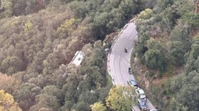 83 души пострадаха при падане на автобус от 20-метров склон край Барселона