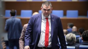 Справката за полетите на Пеевски предизвика нов политически сблъсък