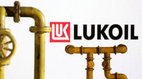 САЩ временно облекчават санкциите срещу "Лукойл"