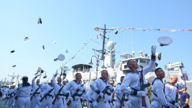35-ма курсанти получиха първите си офицерски пагони във Варна