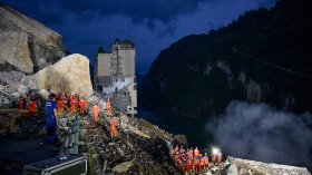 11 души са загинали след свлачище в Китай