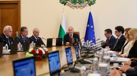 Анализатори: Комуникацията на правителството е счупена, капанът е в Бюджет 2027
