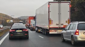 Обърнат ТИР затвори АМ "Тракия" в посока Бургас при тунел "Траянови врата"