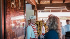 Йотова се поклони пред чудотворната икона на Пресвета Богородица "Троеручица" в Троянския манастир
