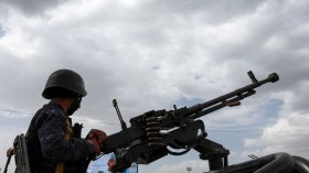 Атаки на хутите в Йемен убиха най-малко 30 правителствени войници