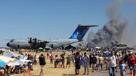 Гръцки изтребител F-4 Phantom се разби по време на авиошоу край Атина
