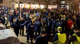 Сигнали за изгубени деца и маскирани хора на протеста в София