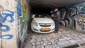 Как кола се озова в пешеходен подлез във Варна