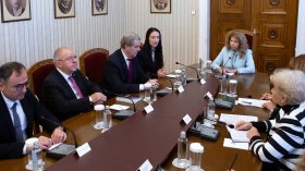 Йотова: Образованието и критичното мислене са ключови в борбата с езика на омразата