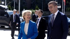 Мицкоски прие съвета на Фон дер Лайен и потърси диалог с България