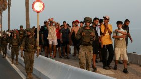 Мадрид вдига плаваща бариера край Сеута след невиждания мигрантски натиск