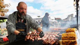 Вкусът на България оживява на фермерски базар пред НДК (СНИМКИ)