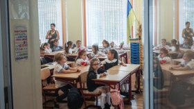 Ученици в Украйна страдат от недостиг на учебници заради руските атаки