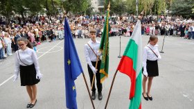 На добър час: Откриването на новата учебна година в СНИМКИ