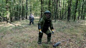 Военни разчистват района край "ЕМКО": Открити са десетки невзривени боеприпаси