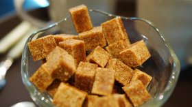 Кафява захар и кокосово масло срещу косопад