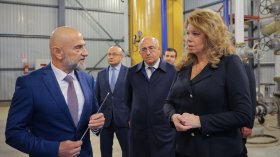 Йотова посети завод край Баку, изграден с изцяло българска инвестиция